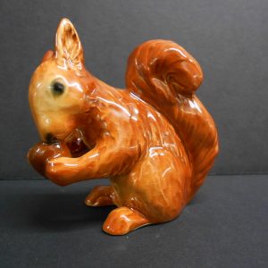goebel-squirrel-jj-treasures-under-sugar-loaf-winona-minnesota-antiques-collectibles-crafts