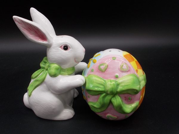 easter-bunny-egg-sp-2-dj-treasures-under-sugar-loaf-winona-minnesota-antiques-collectibles-crafts