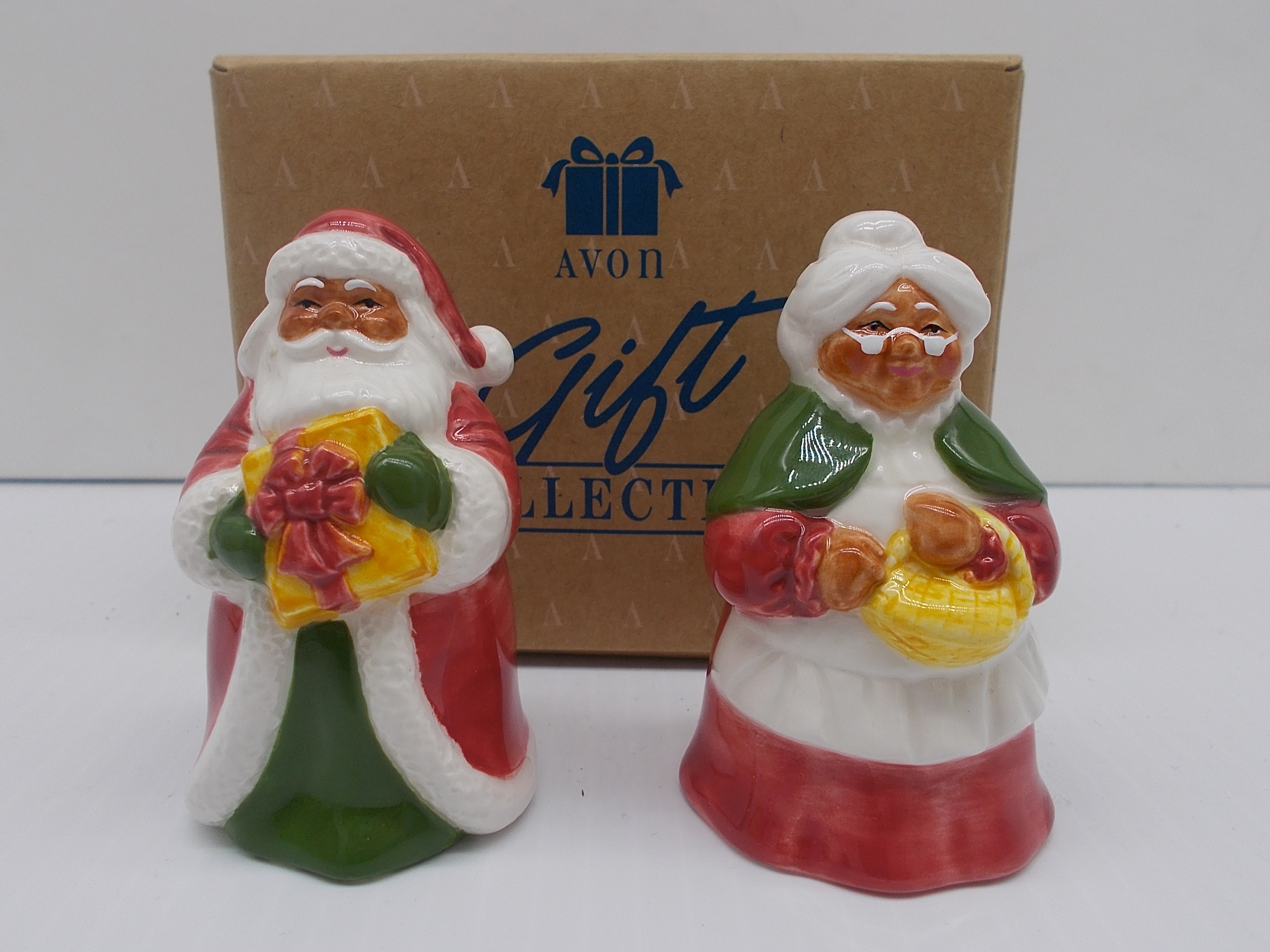 Details about    1999 HALLMARK FELIZ NAVIDAD SANTA WITH PACK OF CHILI PEPPERS  MINT IN BOX 